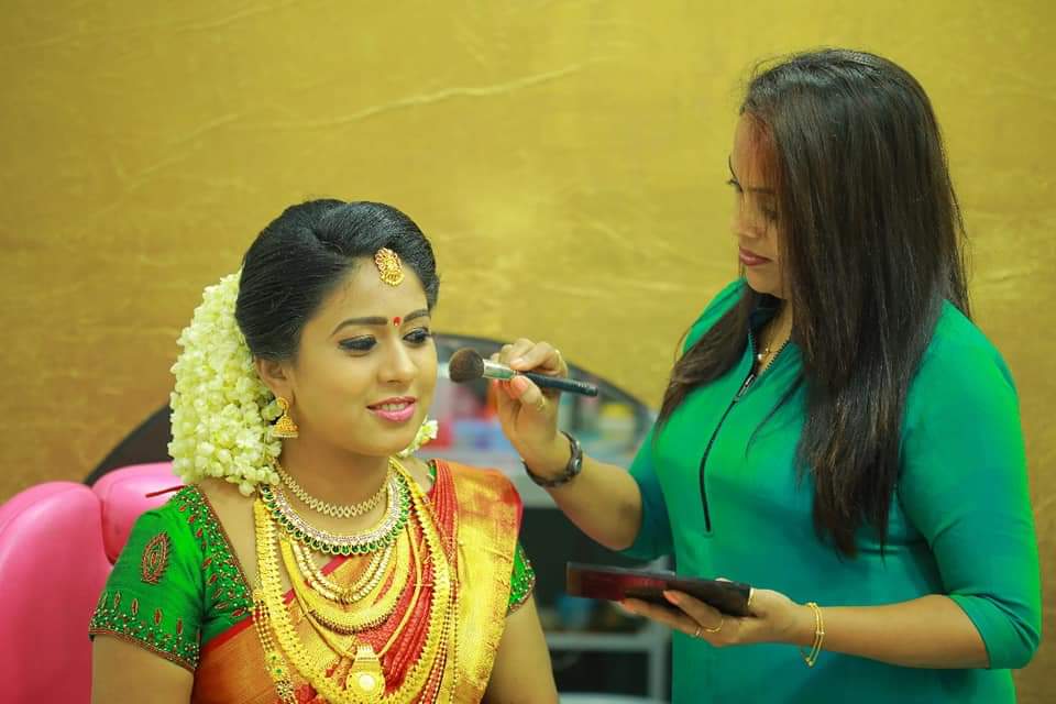 MALEEKHA FAMILY BEAUTY SALON MANJERI